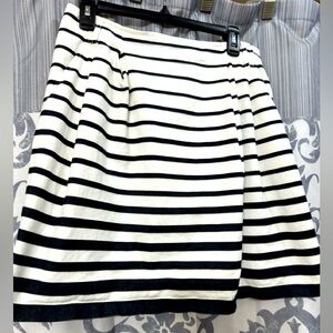 White‎ House Black Market A-Line Pleated Striped Black & White Skirt Size 10,EUC